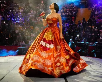 ¡Que los devuelva! Diseñador exige a Ángela Aguilar regresar vestidos valuados en más de 250 mil pesos