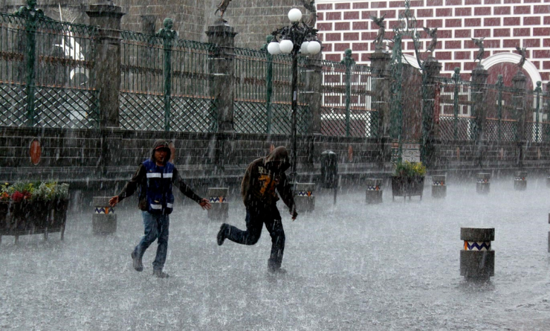 Persisten lluvias intensas en Puebla; calor y tormentas eléctricas marcarán el día