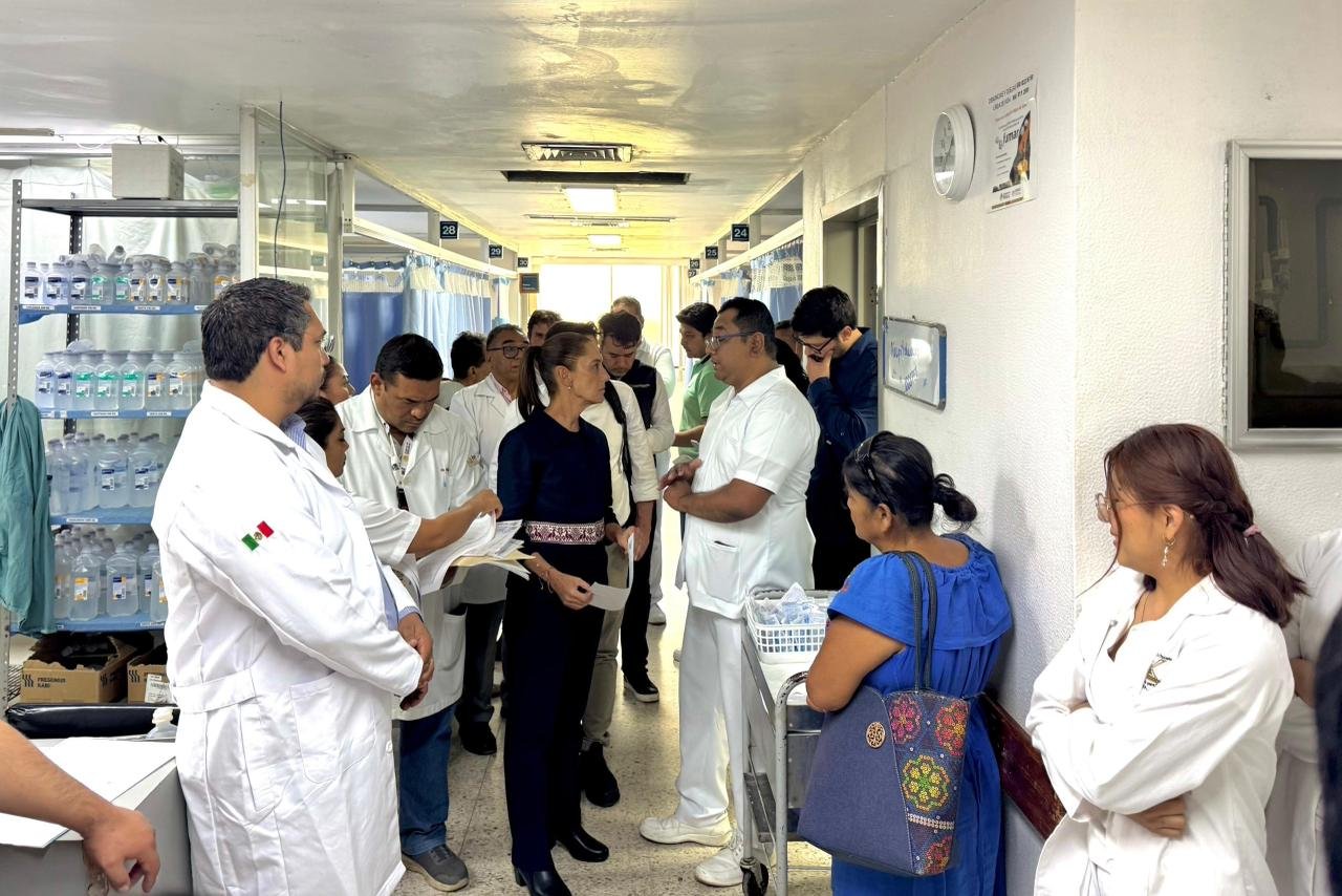 Claudia Sheinbaum visita a personas lesionadas por descarrilamiento del Tren Interoceánico en Oaxaca