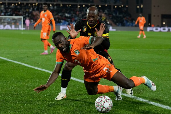 Costa de Marfil y Camerún empatan 1-1 en duelo intenso de la Copa Africana