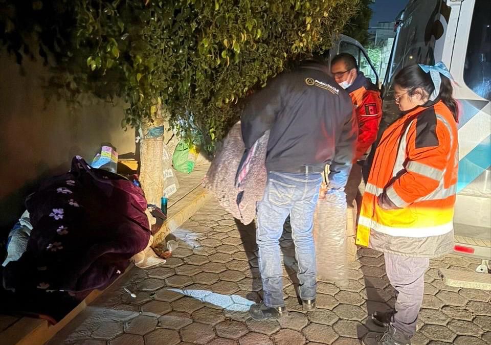 Refuerzan atención invernal con Dormitorios Temporales y recorridos nocturnos en Puebla