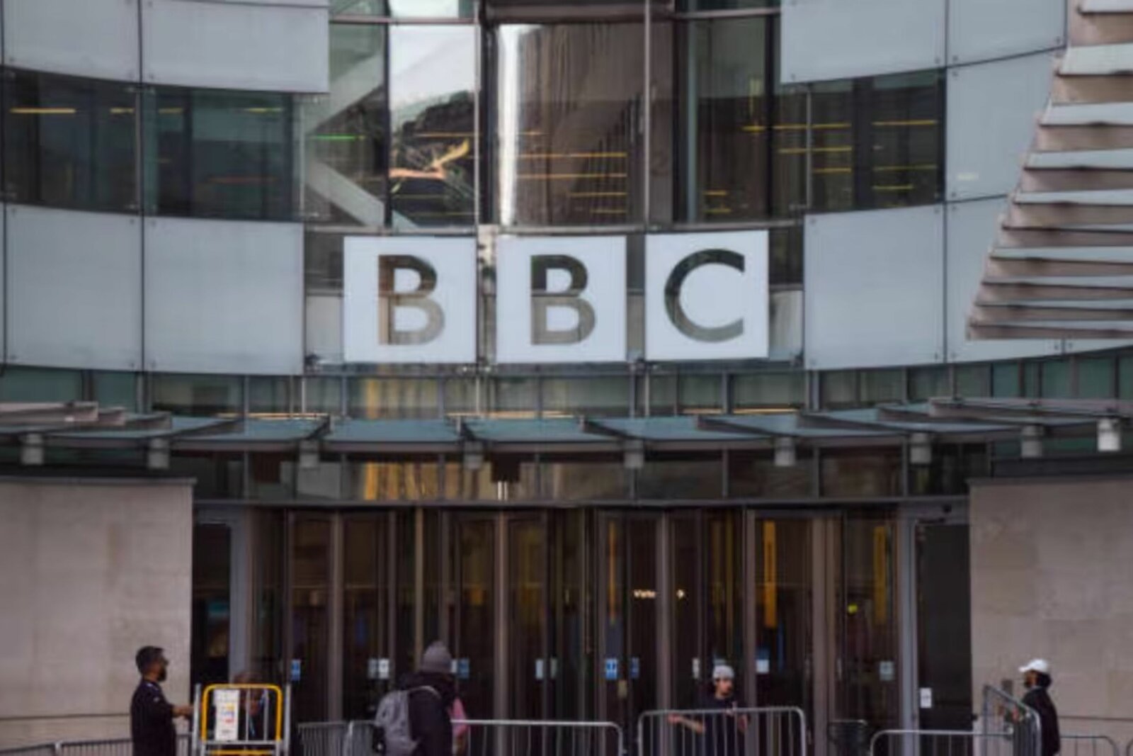 BBC recorta hasta 2 mil empleos en su mayor crisis en 15 años